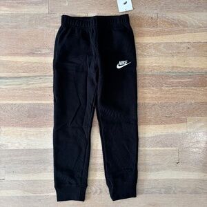 Boys Black Nike Embroidered Logo Jogger Sweatpants Size 7 NWT